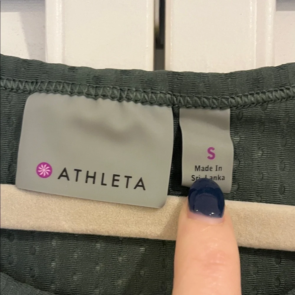 Athleta Forest Green Long Sleeve Workout Top - Picture 2 of 2